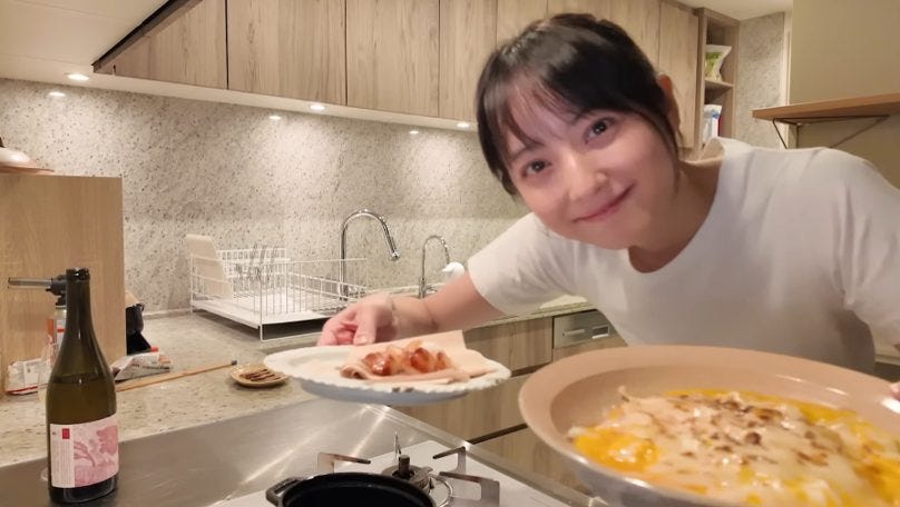 佐々木希、子供の寝息に安堵する37歳ママの至福の晩酌時間