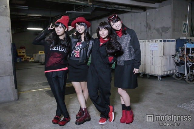 Not yet(左から)指原莉乃、北原里英、大島優子、横山由依