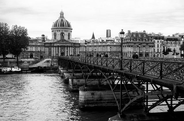 パリ「ポン・デ・ザール」「／Photo　by  jfgornet