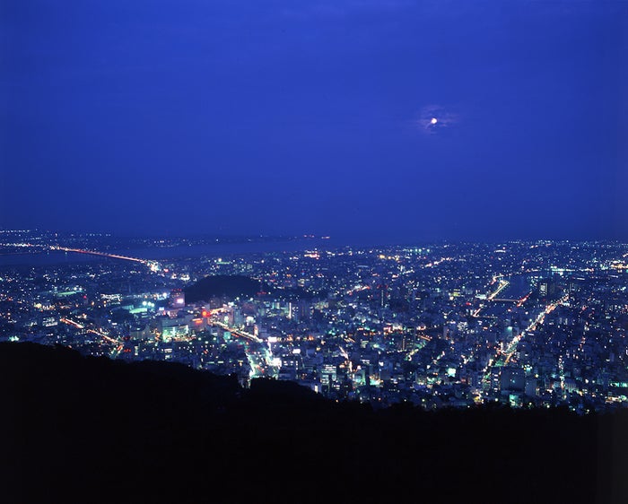 「眉山ロープウェイ」終着点から見渡す夜景/提供写真