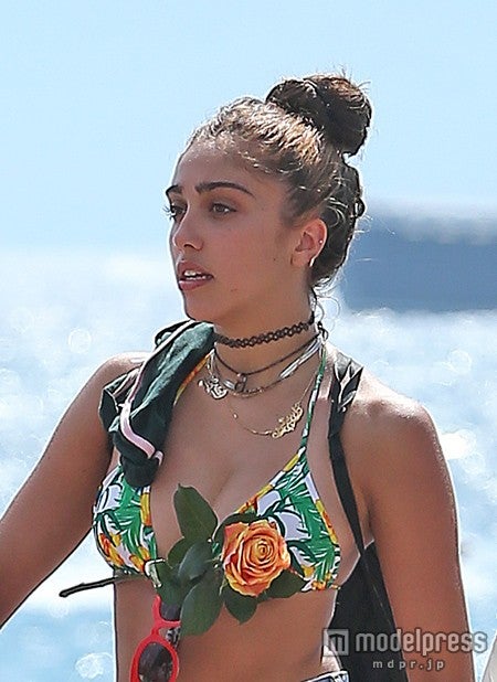 マドンナの長女ローデス、男子が順番待ちのモテモテ