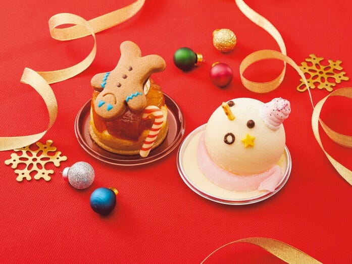 「ビバリーヒルズ・ブランジェリー」の、ジンジャーブレッドマンのリンゴのタルトタタン（左）、おとぼけスノーマンのホワイトチョコムース（右）。各850円　画像提供：ユニバーサル・スタジオ・ジャパン