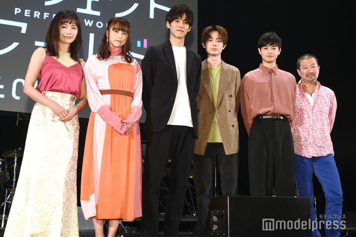 (左から)中村ゆり、山本美月、松坂桃李、菅田将暉、瀬戸康史、木村祐一 (C)モデルプレス
