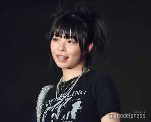 莉子、スパイキーヘアが大胆 ビビッドY2Kコーデで夏先取り<KCON×TGC>