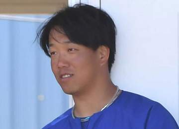 中日・柳裕也 美人妻が結婚記念日ディナーを紹介 2ショット投稿「8年目もよろしく」