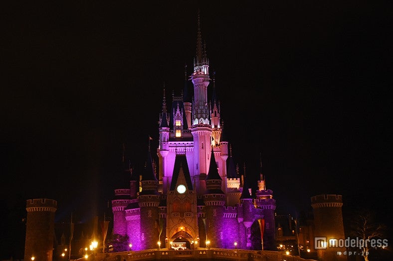 特別なライティングがされたシンデレラ城