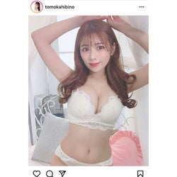 日比野友香、レースの白ビキニで見せるむちむち美ボディ