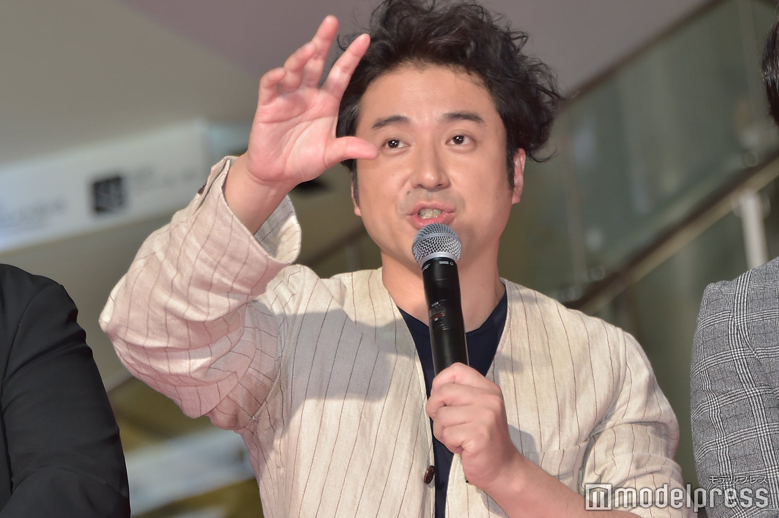 力説するムロツヨシ （C）モデルプレス