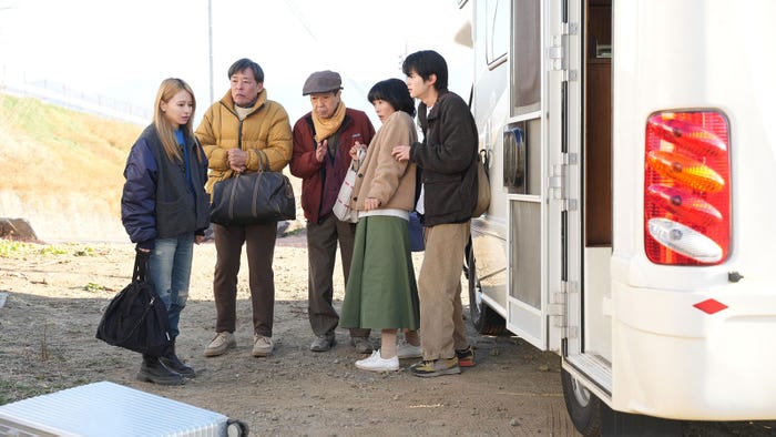 山本舞香、光石研、綾田俊樹、麻生祐未、鈴鹿央士「闇バイト家族」第6話(C)「闇バイト家族」製作委員会