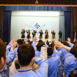 パフォーマンスの様子(C)AKS