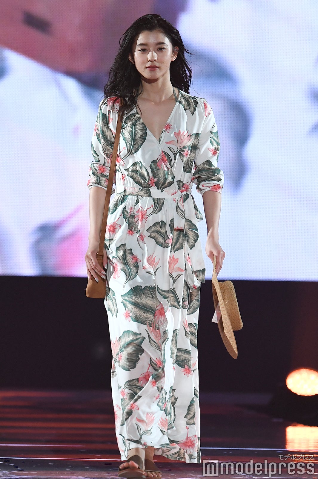 朝比奈彩（C）モデルプレス