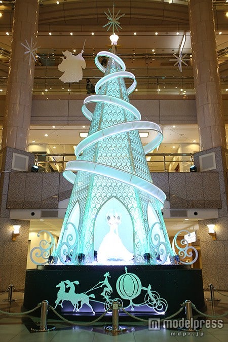 「シンデレラ」モチーフのツリー（C）Disney