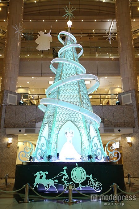 「シンデレラ」モチーフのツリー(C)Disney