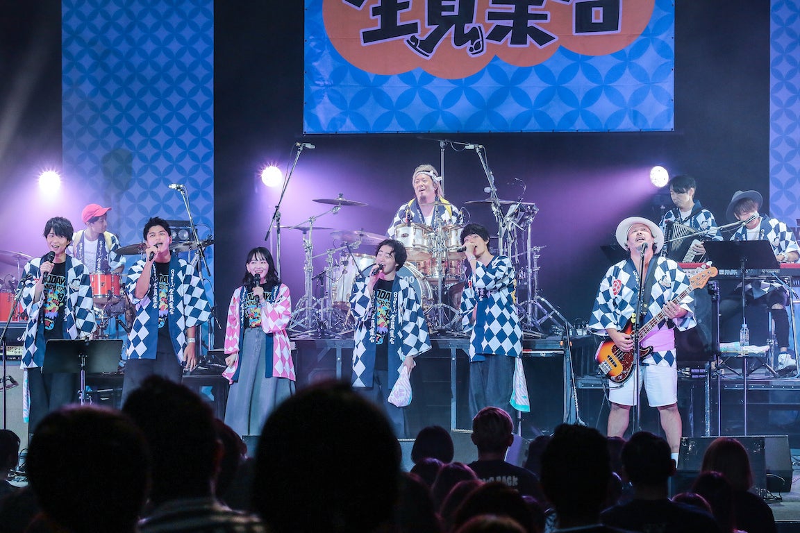 佐野勇斗ら「小さな恋のうたバンド」MONGOL800ライブにサプライズ出演