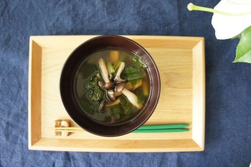 たっぷりキノコと小松菜の「デトックスお味噌汁」