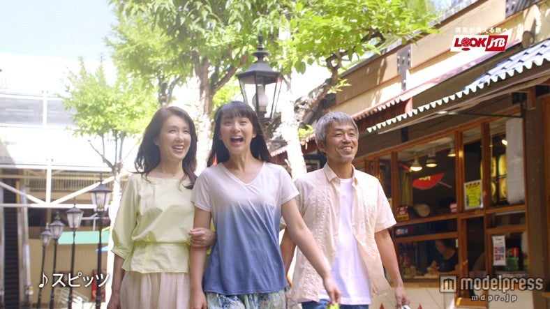 （中央）武井咲／「‘OLI‘OLI ウォーカー」篇