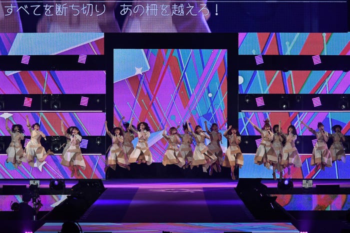 日向坂46(C)Rakuten GirlsAward 2022 SPRING/SUMMER