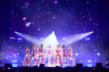 ≠ME サプライズづくしの初アリーナツアー開幕 主演ドラマ発表に新曲連発 リーダー蟹沢萌子「すごく幸せ」
