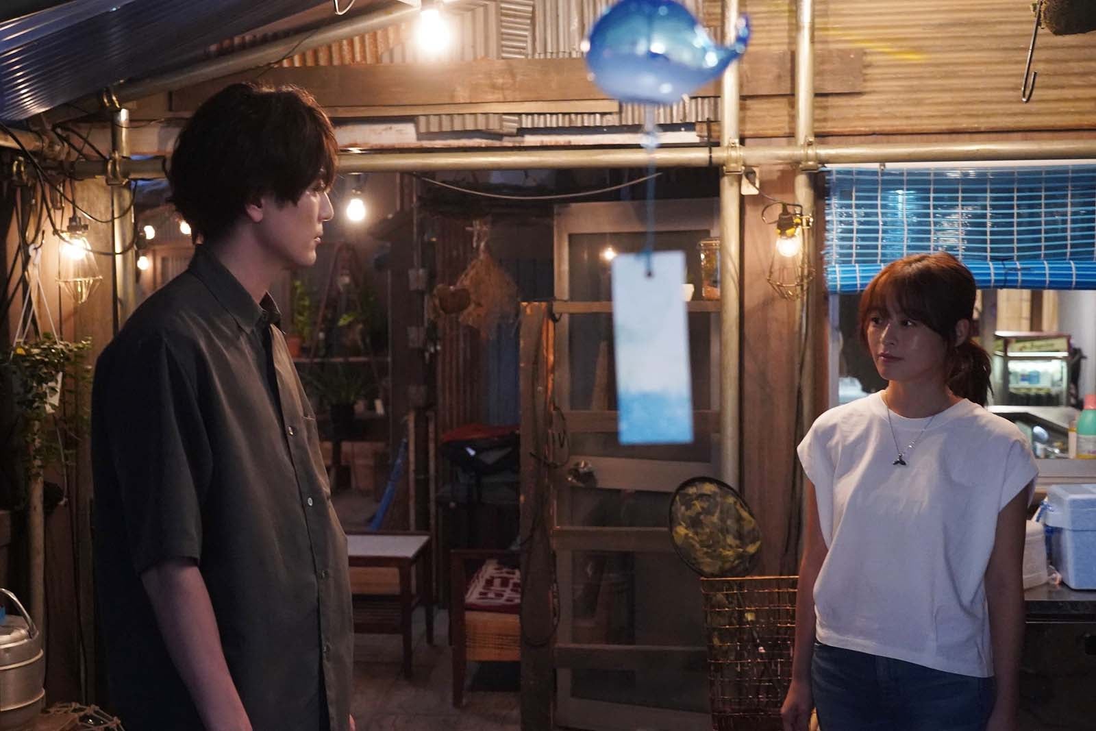 間宮祥太朗、森七菜「真夏のシンデレラ」最終話より（C）フジテレビ