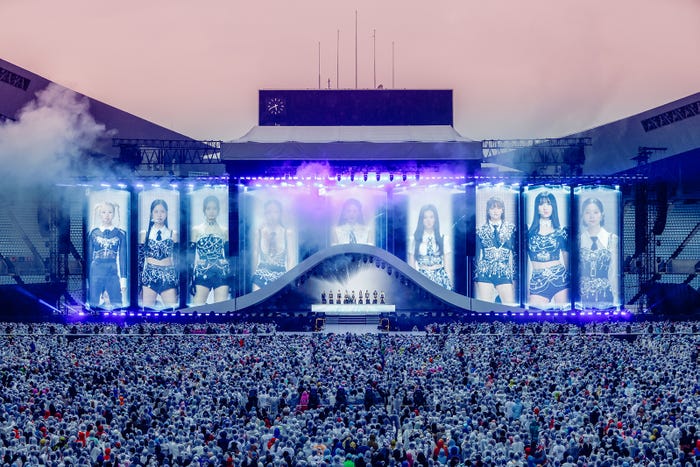 TWICE/撮影:石井亜希(田中聖太郎写真事務所)