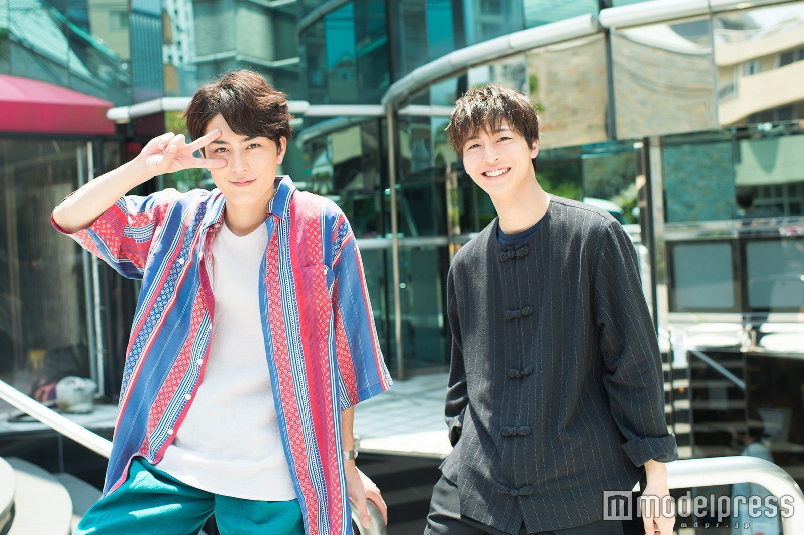 （左から）間宮祥太朗、高杉真宙（C）モデルプレス