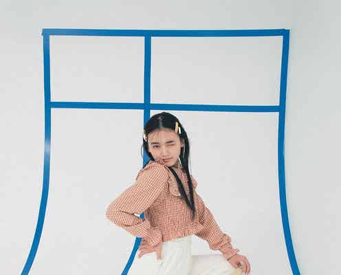 櫻坂46山崎天、春のトレンドファッション着こなす “天カメ”で撮影のメンバー写真も