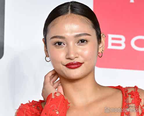 香川沙耶、大胆ヌーディードレスで美ボディ披露 体作りの方法明かす<SUERTE>