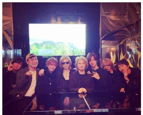 HYDE、50歳バースデー「神々しい」YOSHIKI・DAIGOら豪華集結ショット話題