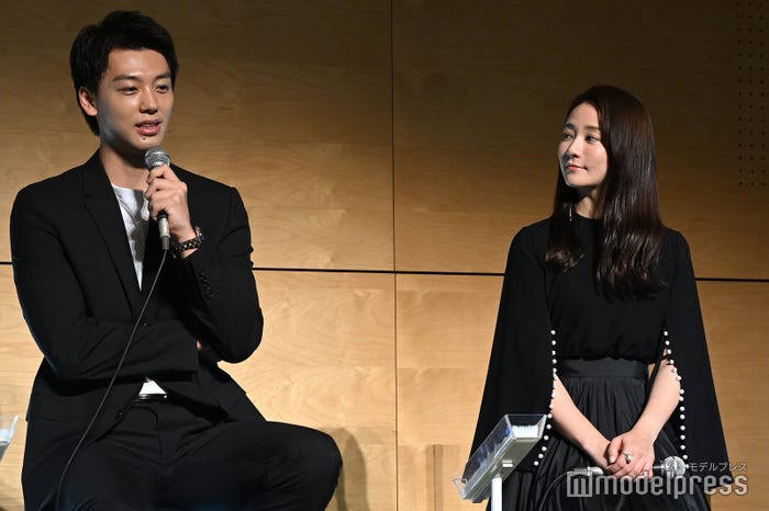 竹内涼真、木村文乃(C)モデルプレス