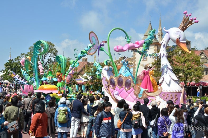 東京ディズニーリゾート30周年パレードがスタート／「ハピネス・イズ・ヒア」パレード公開