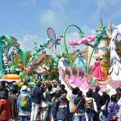 東京ディズニーリゾート30周年パレードがスタート/「ハピネス・イズ・ヒア」パレード公開