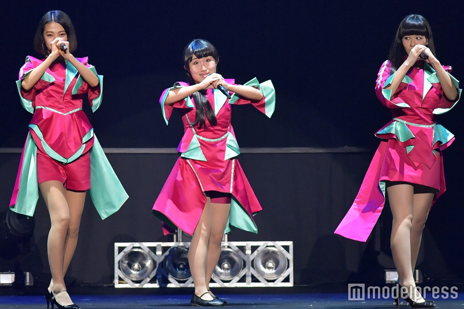 キンタロー。（中央） （C）モデルプレス
（C）モデルプレス