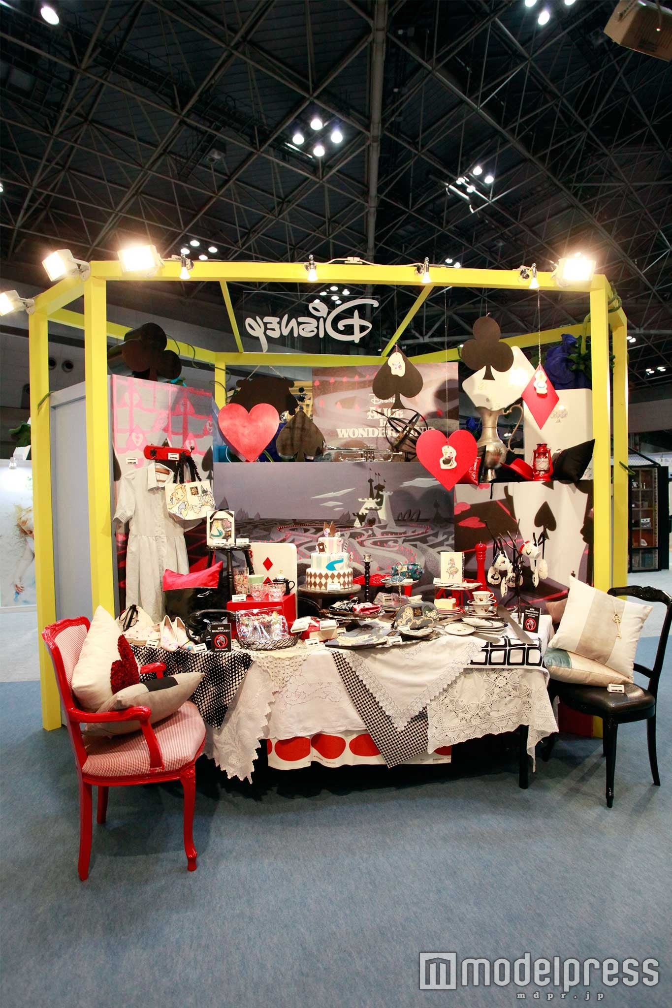 アリスのブース（裏）（C）Disney