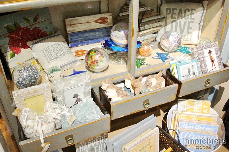 ハワイ度満点のリゾート雑貨でロコガール気分のお部屋に