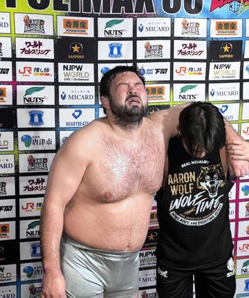 【新日本】ウルフアロン痛恨4敗目…G1決勝T進出は絶望的「まだ終わってない」宿敵・成田蓮に古傷の膝攻められ初のギブアップ負け