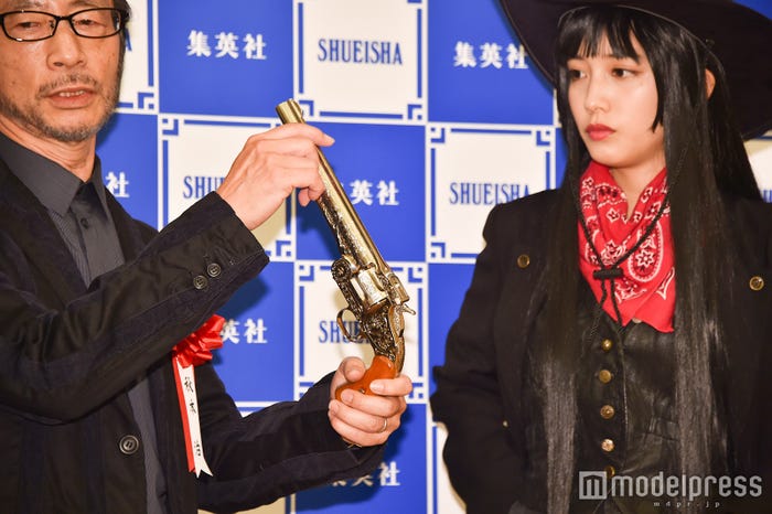 8インチの長さをもつ重(C)モデルプレス