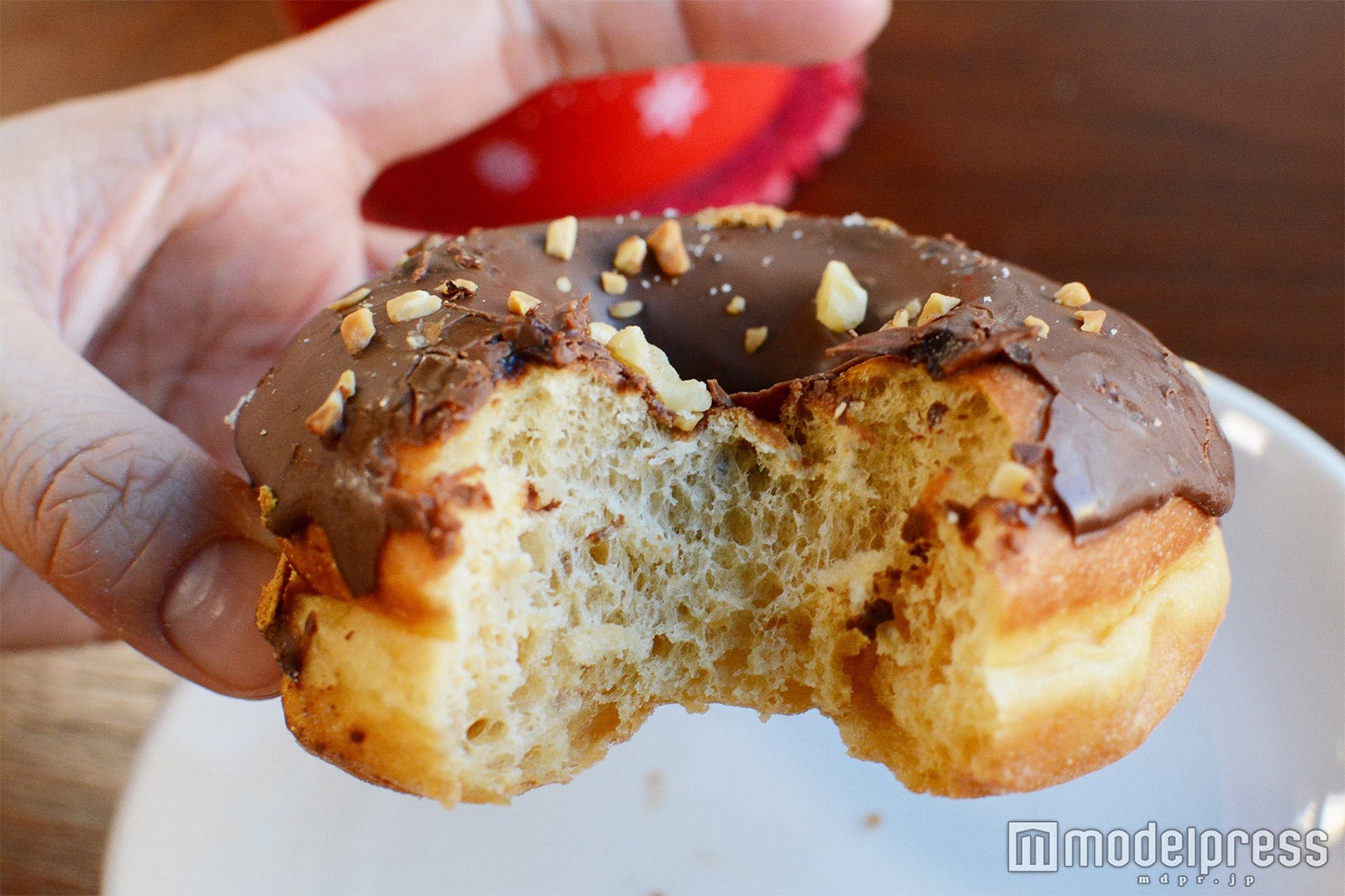 濃厚チョコと香ばしいナッツ（C）モデルプレス（商品提供：セブン-イレブン）