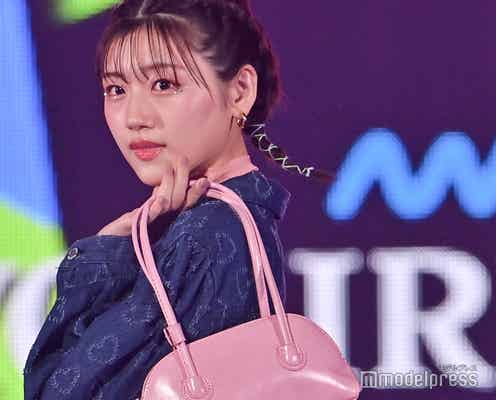日向坂46佐々木美玲、編み込みツインテ×ラインストーンメイクで可愛さ溢れる<TGC2021A/W>