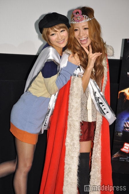 （左から）鈴木奈々、小森純