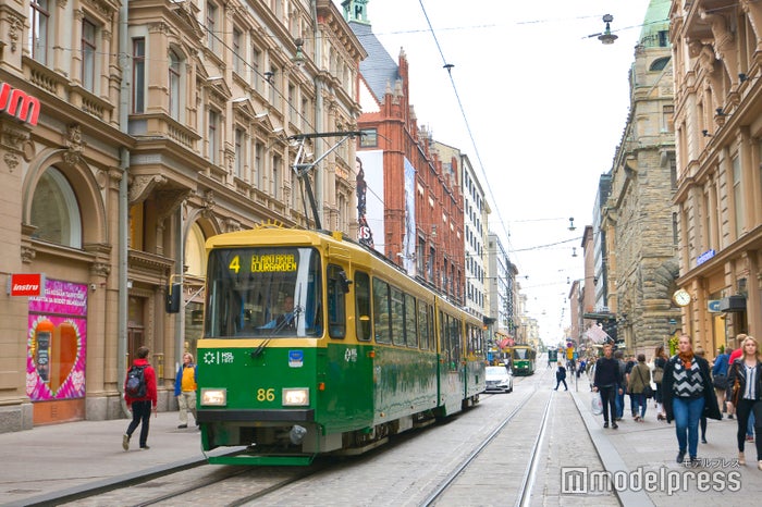 トラムが街を走ります （C）ビューティーガール