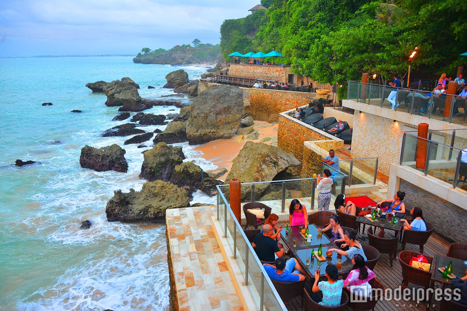 ロックバー（C）モデルプレス