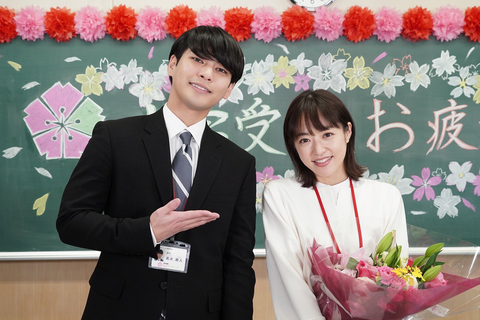 井上真央ら「二月の勝者」クランクアップ　生徒たちに感謝