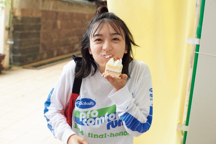 鳴海唯(C)鳴海唯1st写真集「Sugarless」/川島小鳥