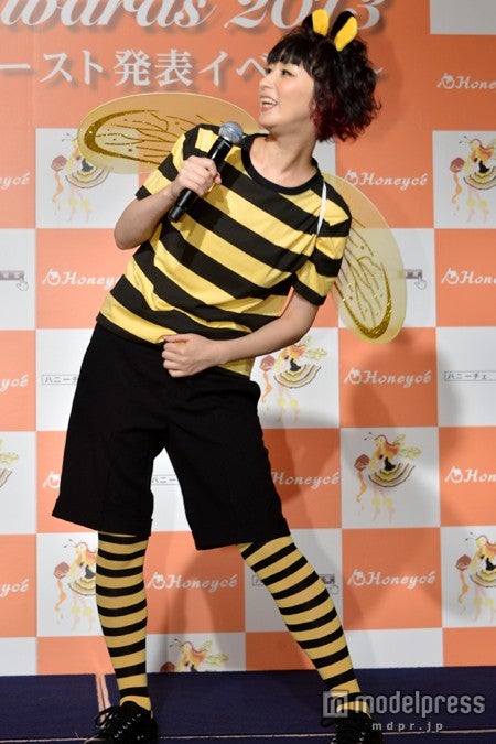 ミツバチの格好で乱入した鳥居みゆき