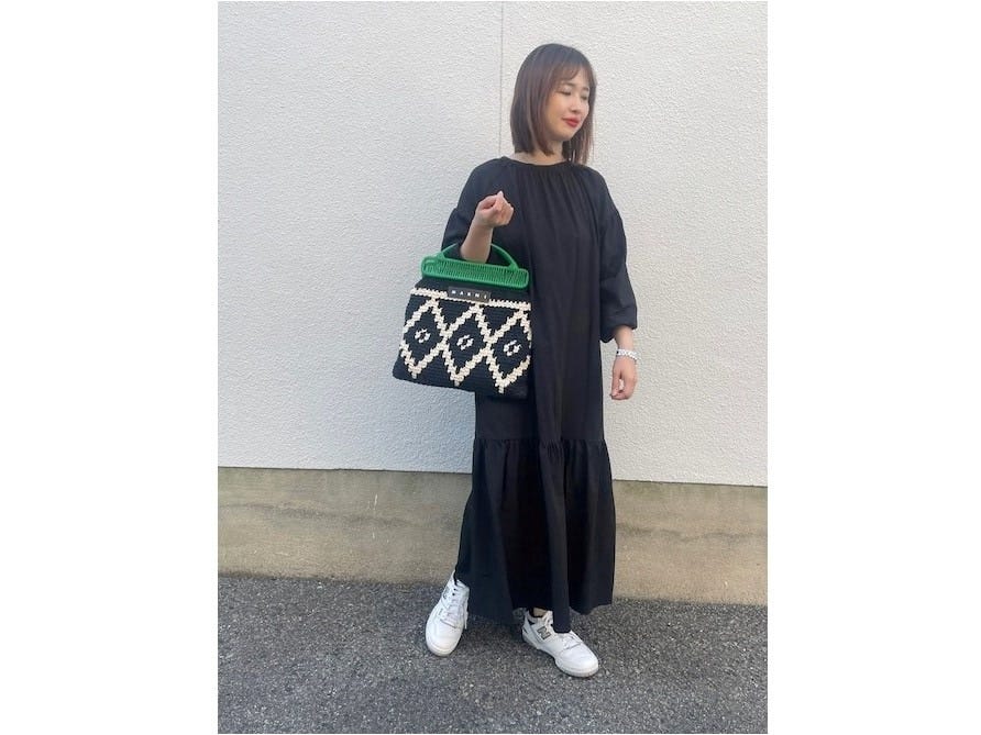 簡単にコーデが決まる黒ワンピースは長く着られてコスパもよし　出典：WEAR