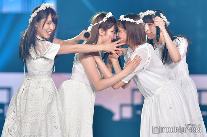 菅井友香、守屋茜、渡邉理佐、渡辺梨加(C)モデルプレス
