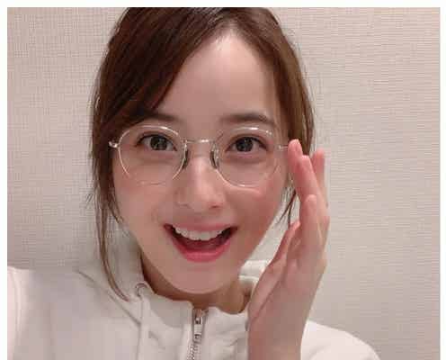 佐々木希、メガネ姿のナチュラルショットに反響「可愛すぎるママ」「透明感すごい」