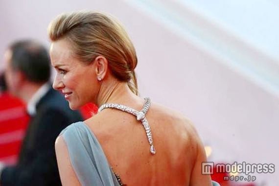 「セルペンティ」コレクション ハイジュエリーネックレス（PT×DIA）を着用したナオミ・ワッツ（C）Getty Images