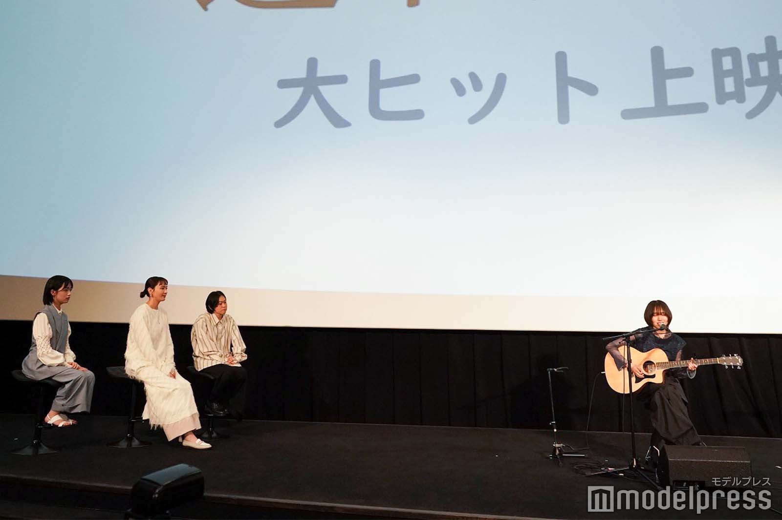 （左から）早瀬憩、新垣結衣、瀬田なつき監督、十明（C）モデルプレス