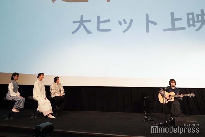 (左から)早瀬憩、新垣結衣、瀬田なつき監督、十明(C)モデルプレス